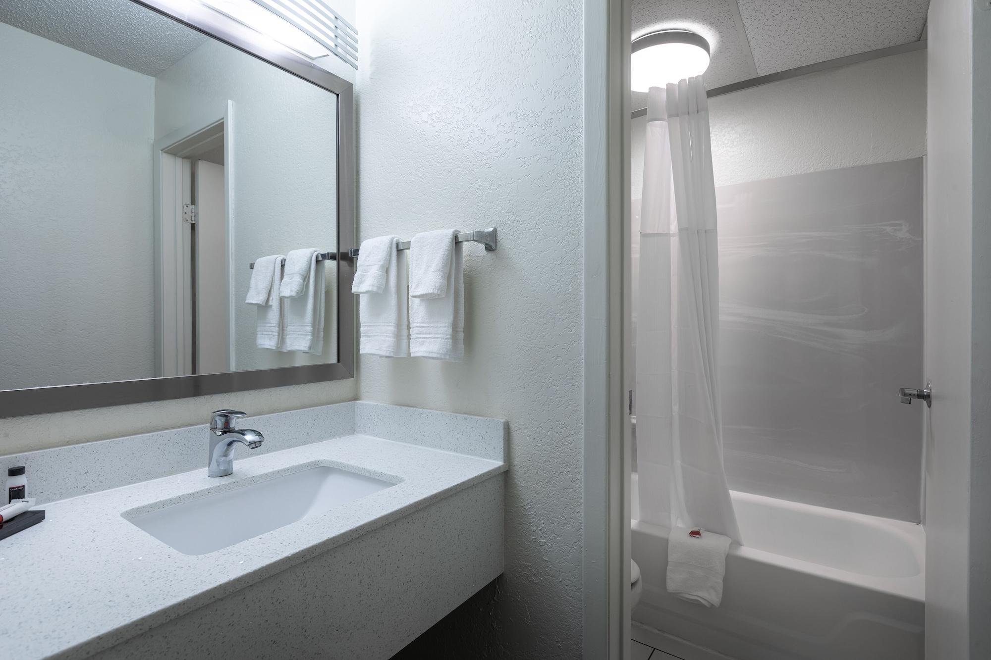 Days Inn By Wyndham Greenville Exteriör bild
