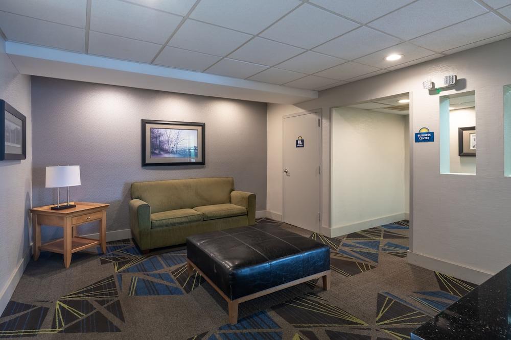 Days Inn By Wyndham Greenville Exteriör bild
