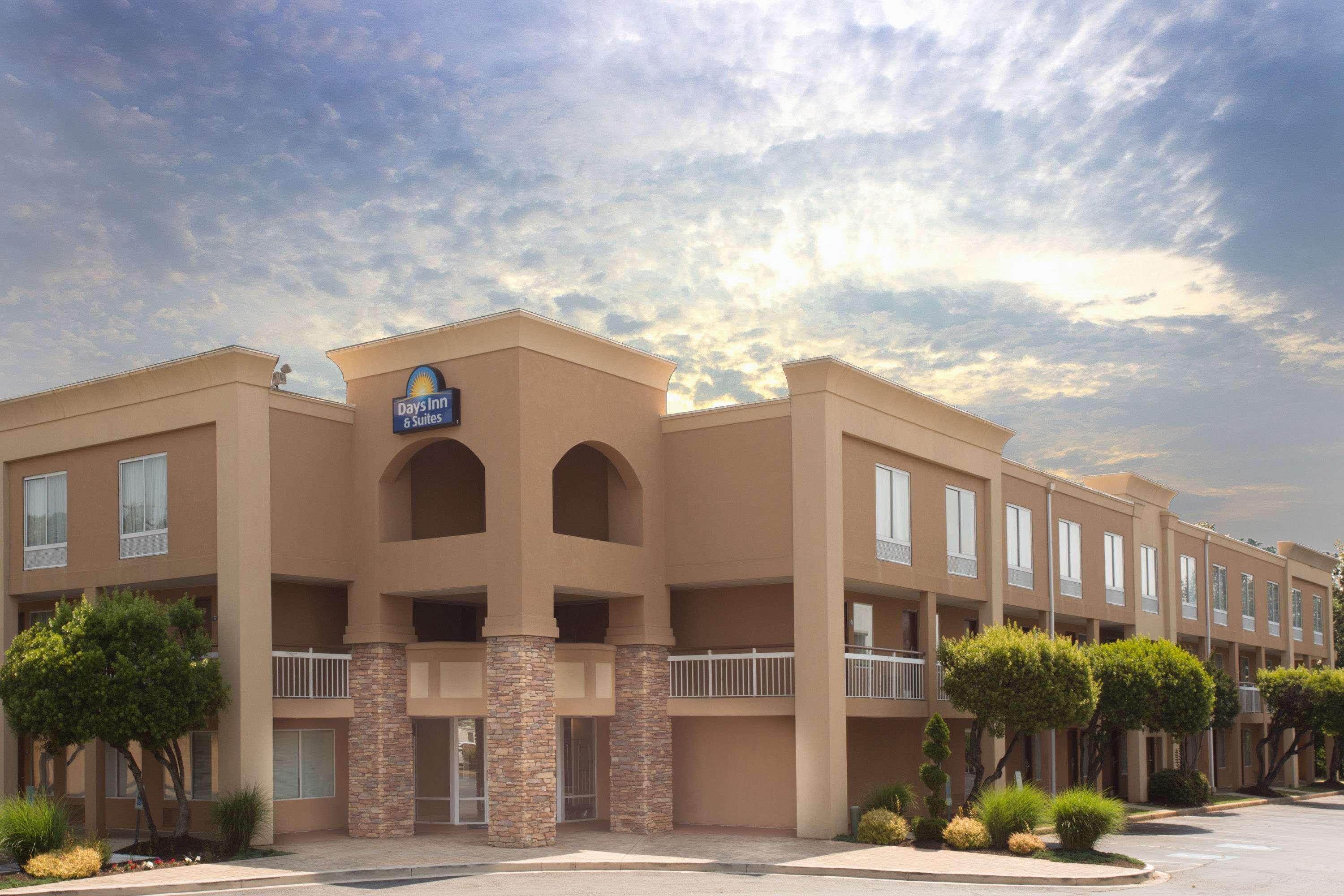 Days Inn By Wyndham Greenville Exteriör bild