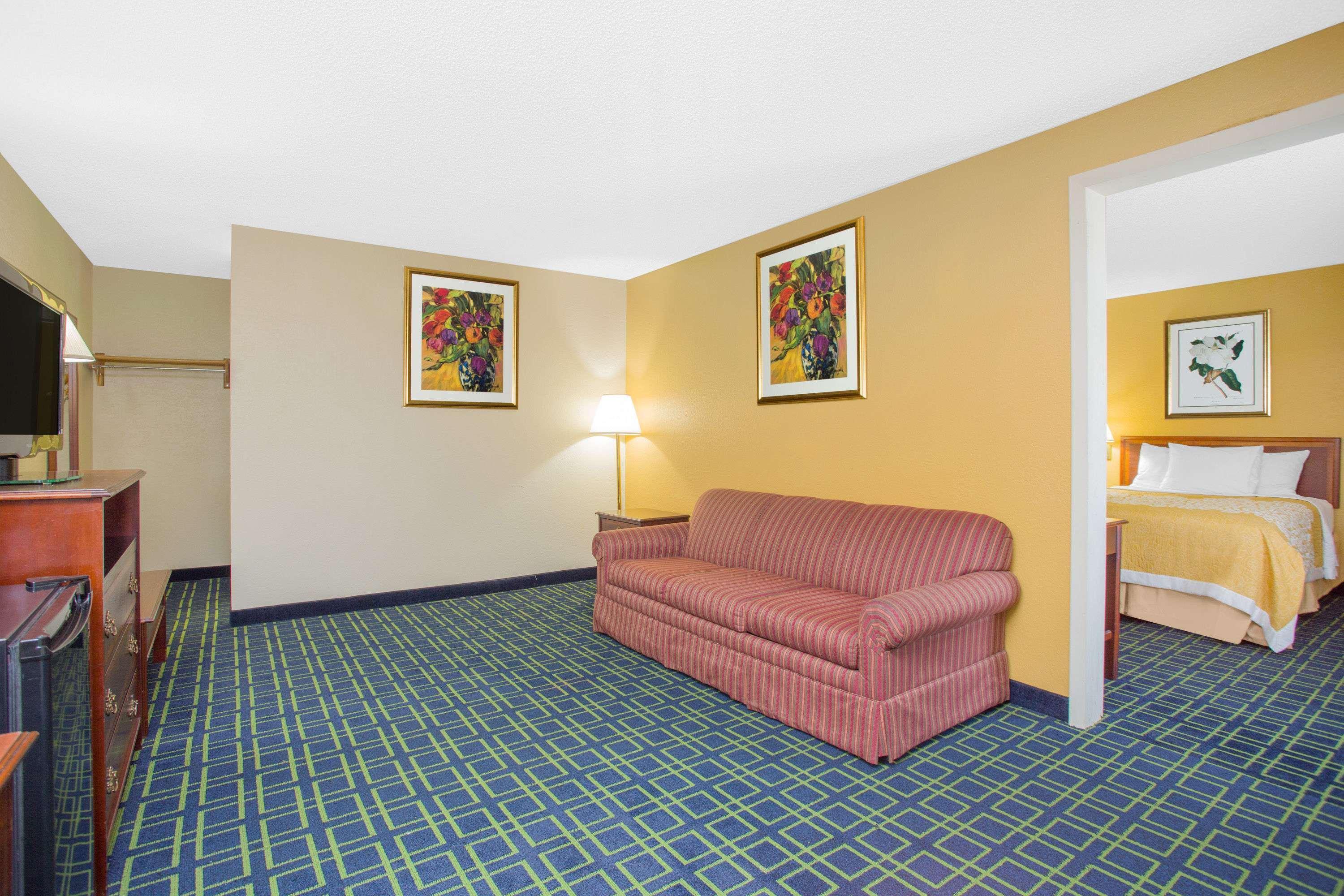 Days Inn By Wyndham Greenville Exteriör bild