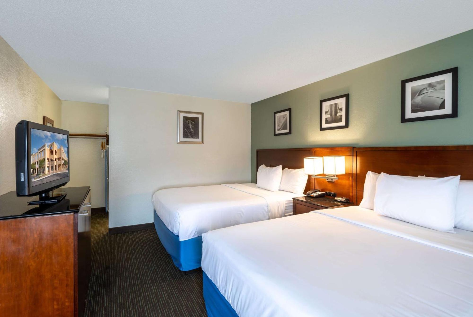 Days Inn By Wyndham Greenville Exteriör bild